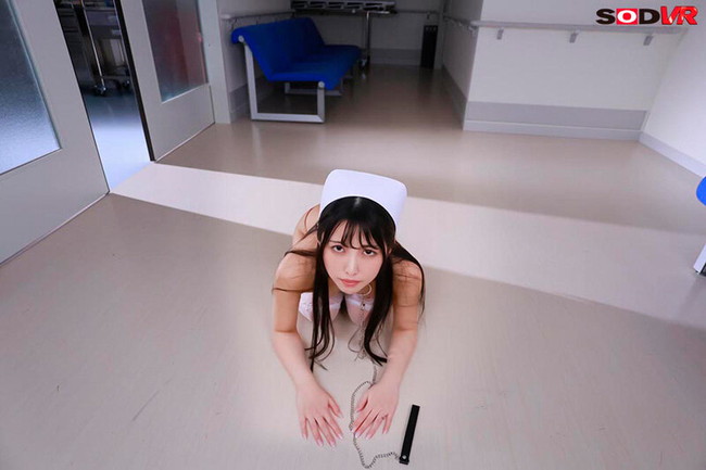 土下座してるナース!