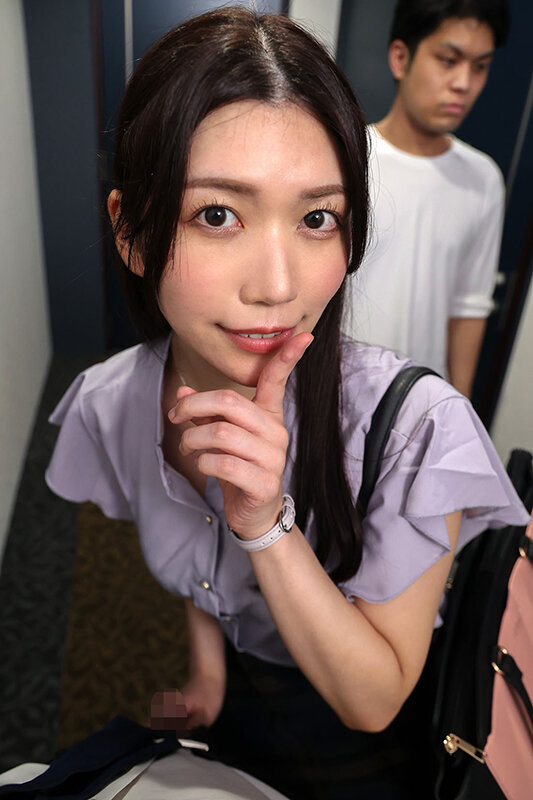 内緒で手コキ!