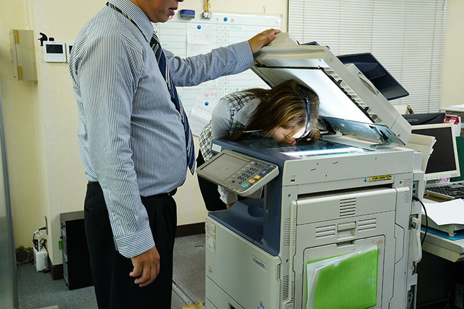 鼻フックしたままコピー機に!