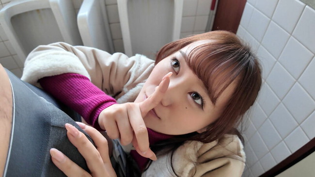 内緒で手コキ!