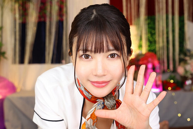 囁く美女！