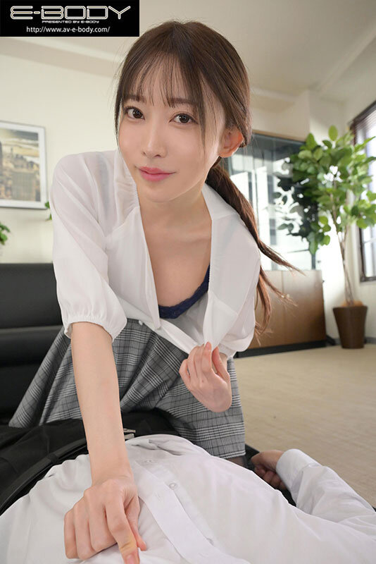 ブラチラ見せつけ美女!