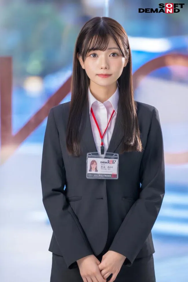 スーツ姿の美女！