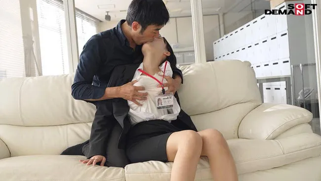 背後から乳揉み！
