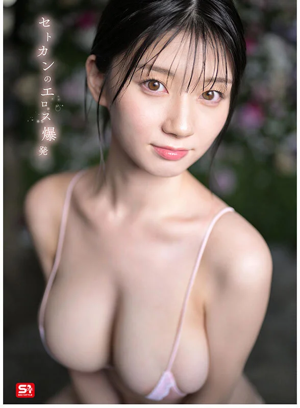 マイクロビキニからハミ乳!