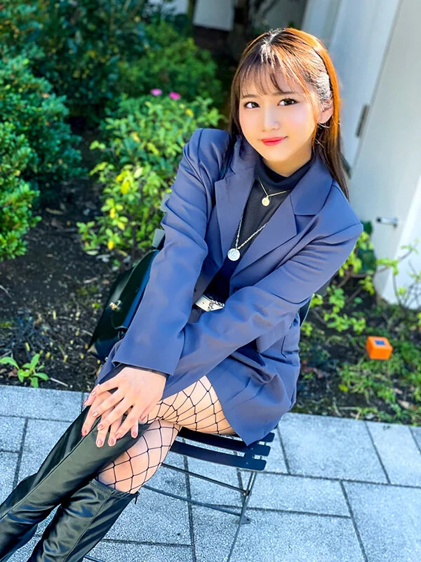セクシーなニーハイブーツと網タイツ!
