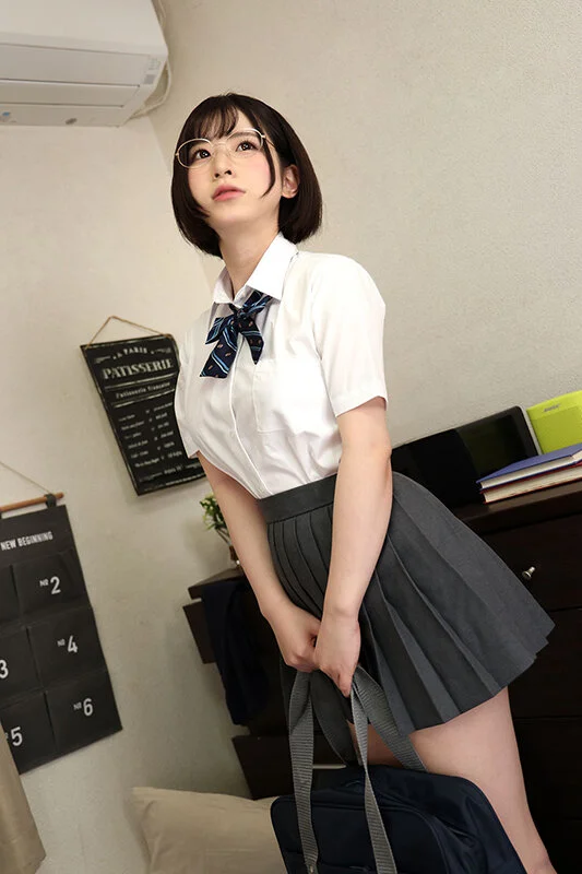 ミニスカ女子校生！