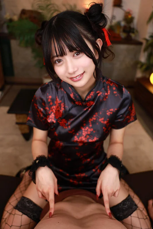チャイナドレス着たまま乳首責め！