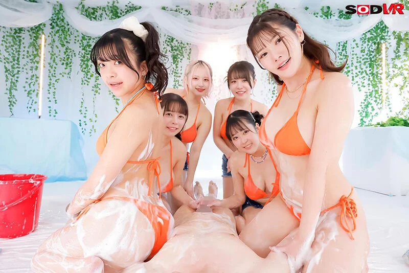 水着姿で泡洗体!