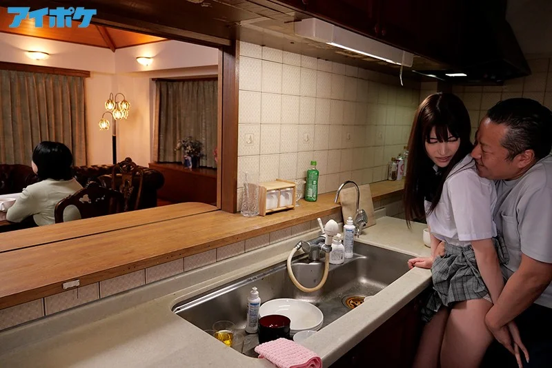 隠れてエッチ!