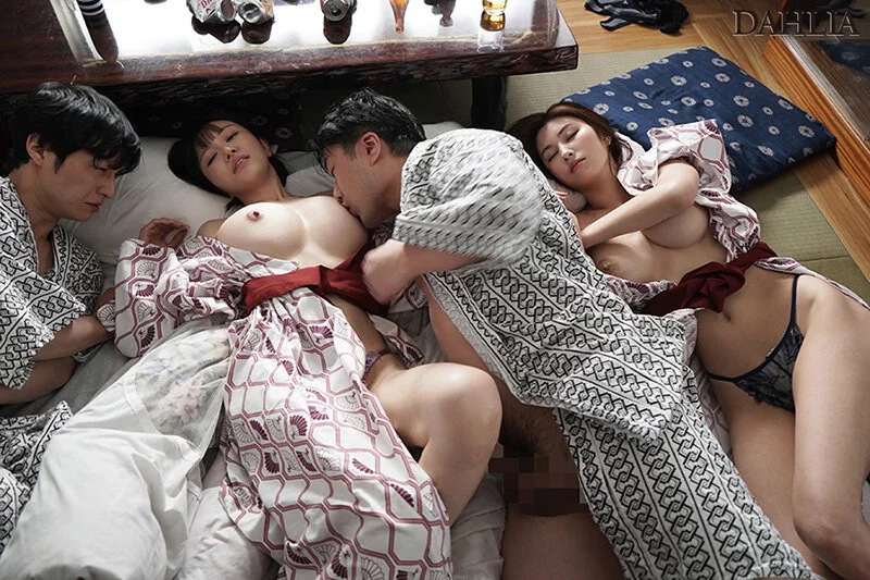 温泉浴衣がはだける！