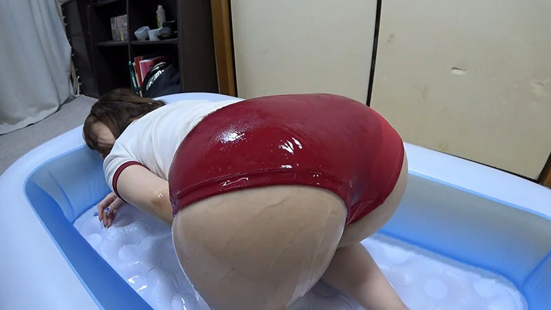 ローションで濡れるブルマ尻！