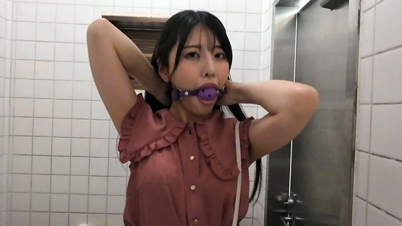 綺麗なお姉さんにボールギャグ！