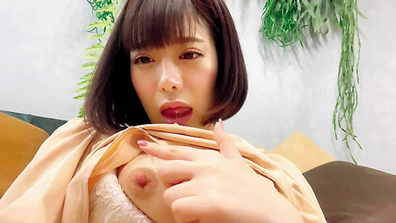 自撮りで乳首見せつけ！