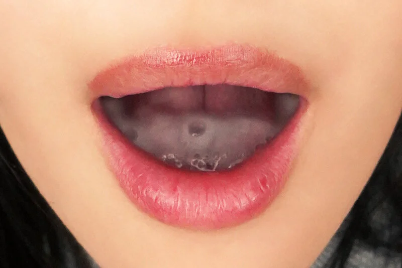 口内射精された後の口の中！