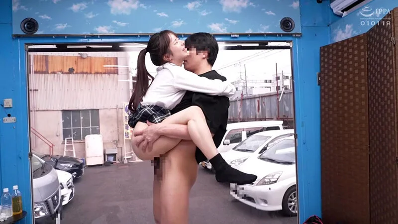 抱きついて駅弁セックス！