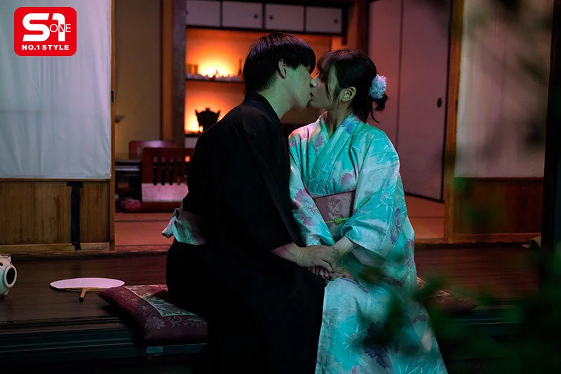浴衣姿でキス！
