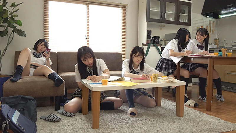 パンチラしまくりの女子校生達！