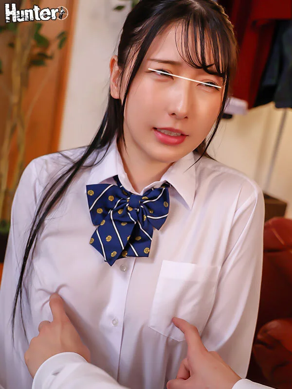 ブラウスの上から乳首責め！