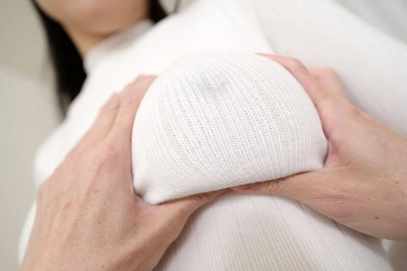 ノーブラで着衣巨乳！