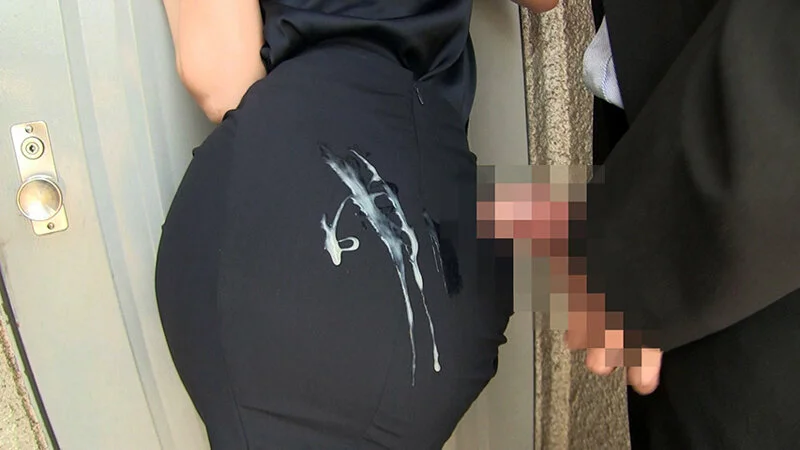 タイトスカートにぶっかけ！