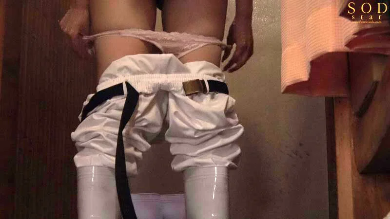 パンティ下ろす下半身！