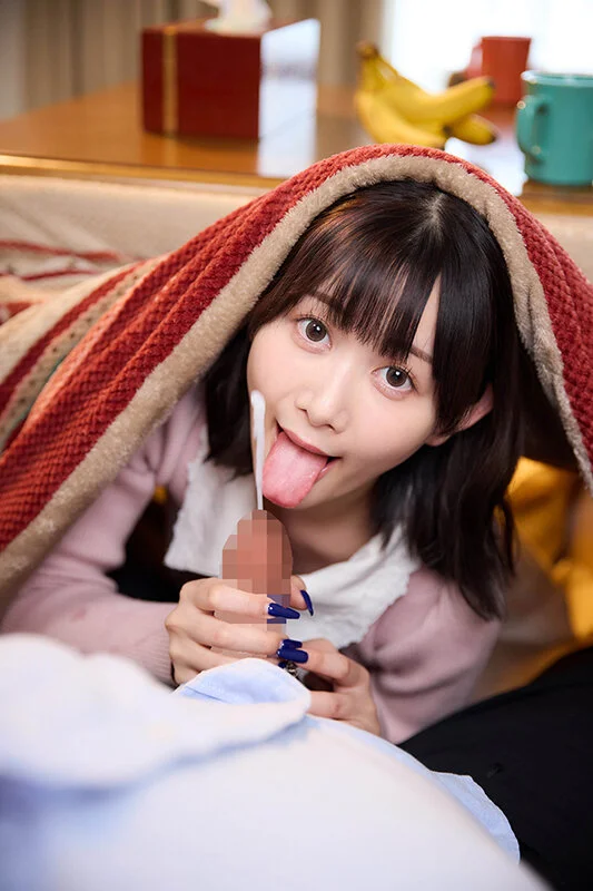 上目遣いフェラに射精！