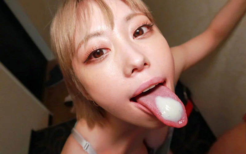 ギャルに口内射精！