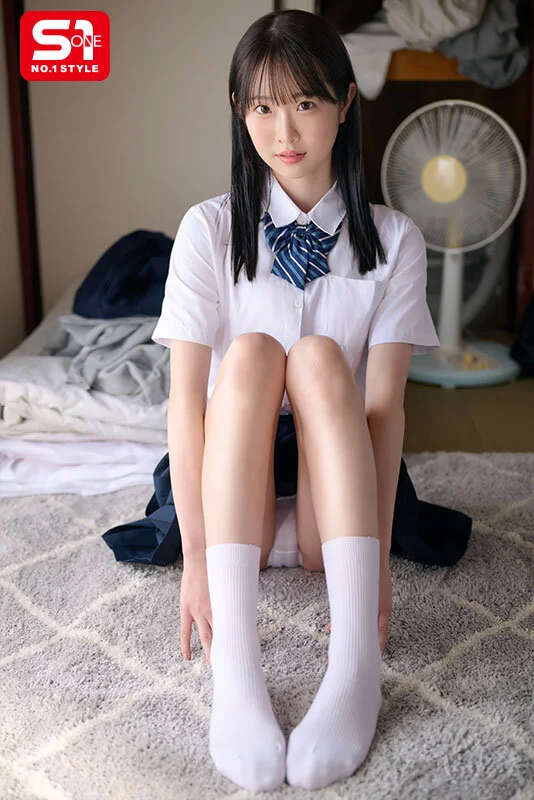 体育座りパンチラ！