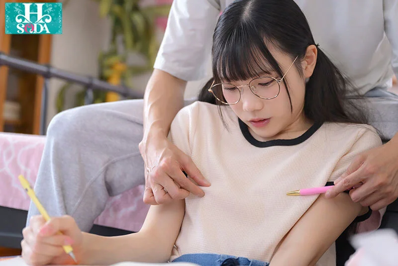 乳首舐めされる貧乳お姉さん！