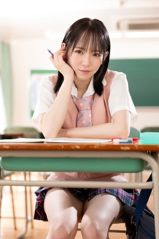 机の下が気になって…