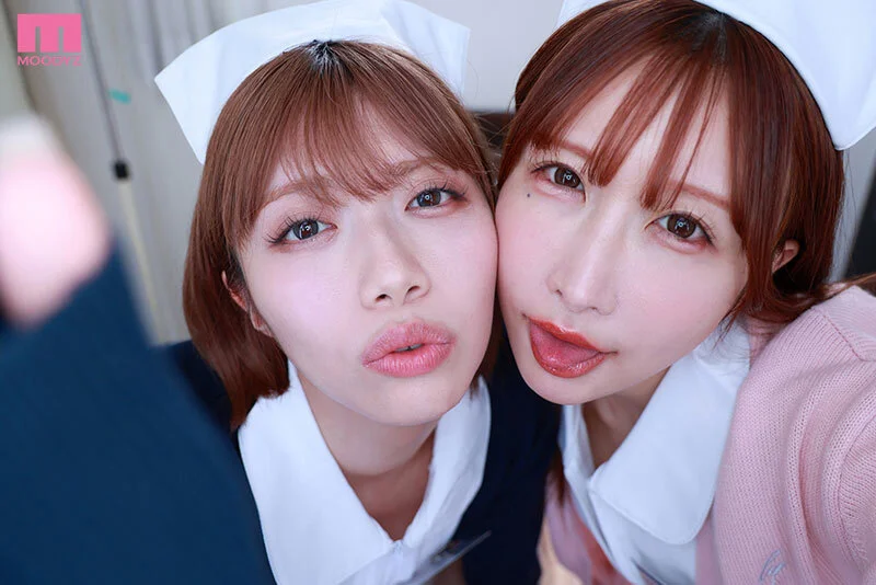 見つめるナース2人！