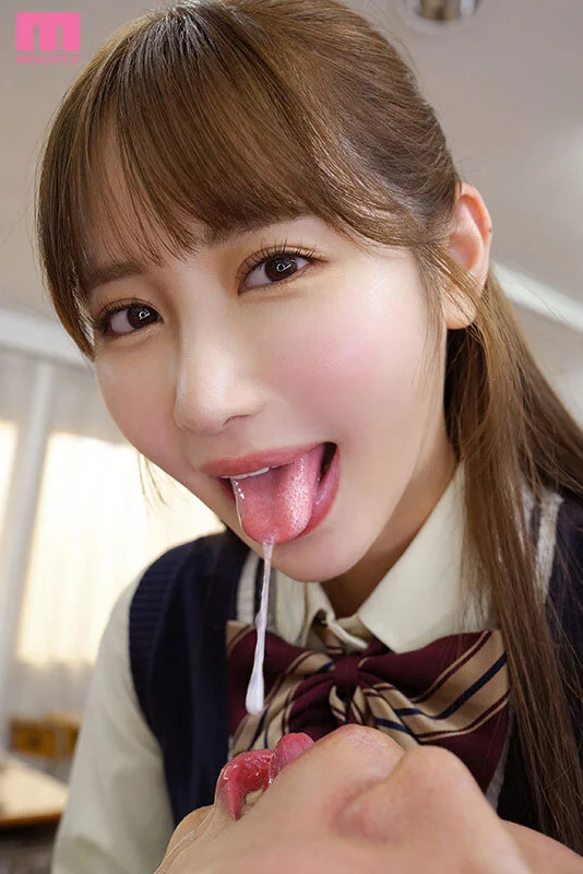 唾液垂らす美女！