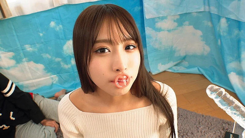 コンドーム咥えるお姉さん！