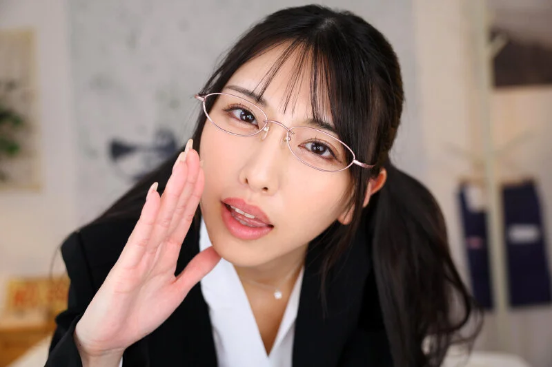 ささやく美人OL！