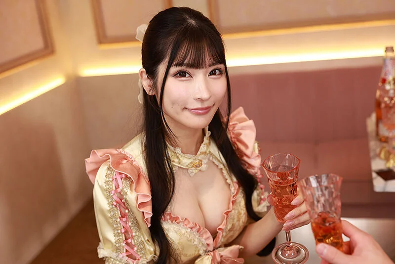 谷間に見惚れる！