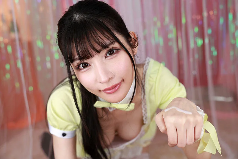 前かがみの谷間！