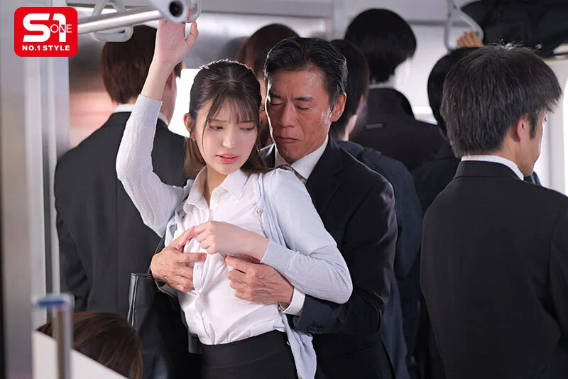 電車で乳揉み！