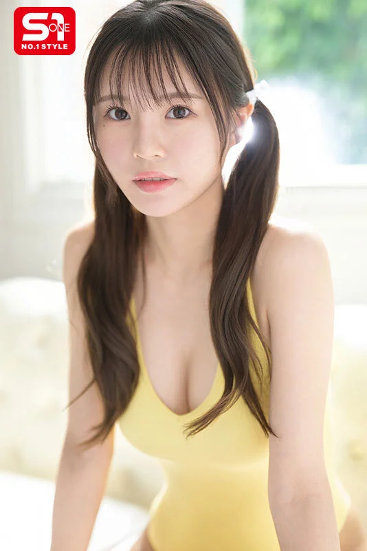 ツインテール美女の谷間がエロい！