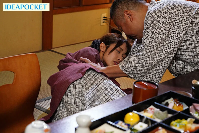 温泉で美女と…