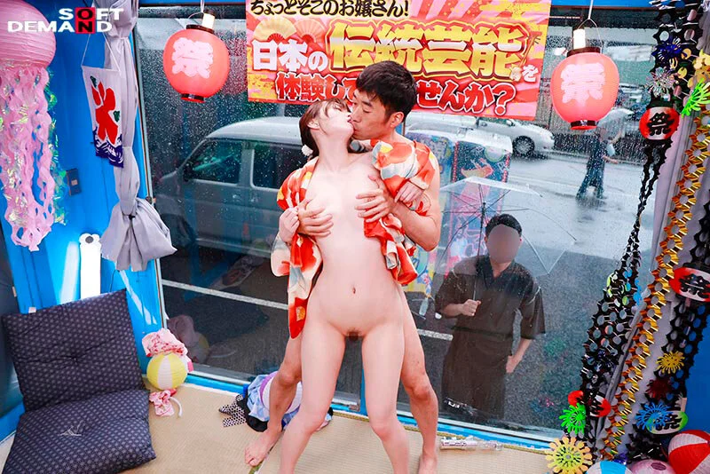立ちセックスしながらキス！
