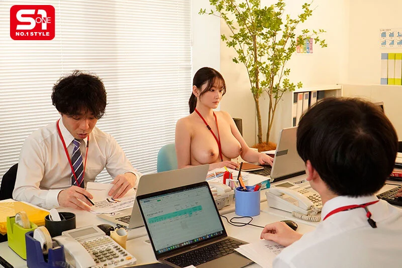 仕事しながらおっぱい見ちゃう！