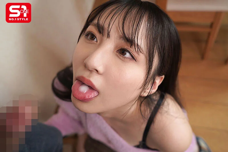 口内射精される美女！