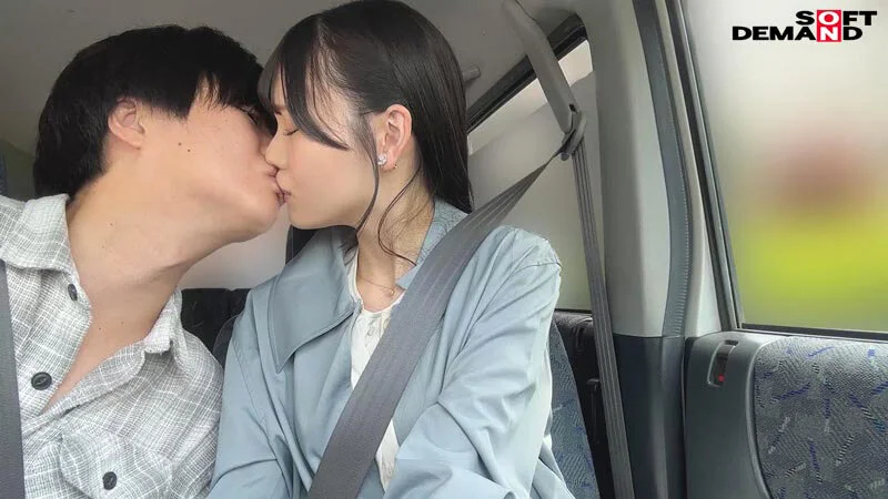 車内でキス！