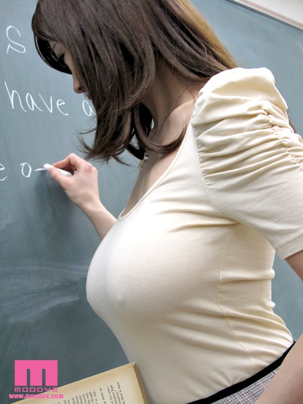 女教師が乳首ポチ状態で授業中！