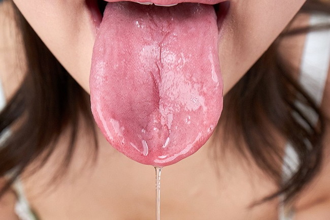 唾液まみれの舌はエロい！
